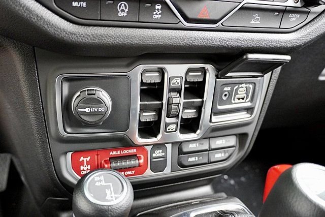 New 2025 Bright White Clear-Coat Exterior Paint Jeep Willys image 38