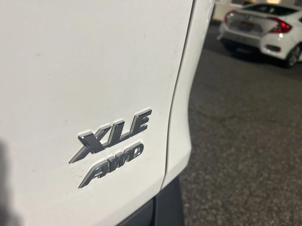 Used 2025 White Toyota XLE image 9