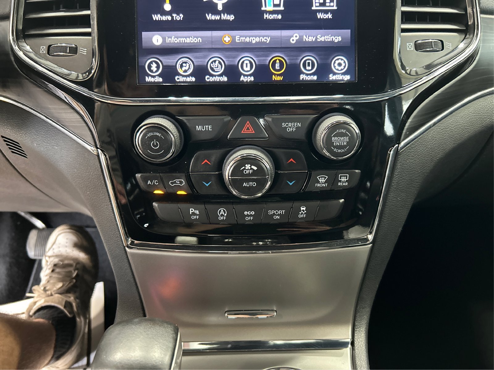 Used 2020 Silver Jeep Limited image 28