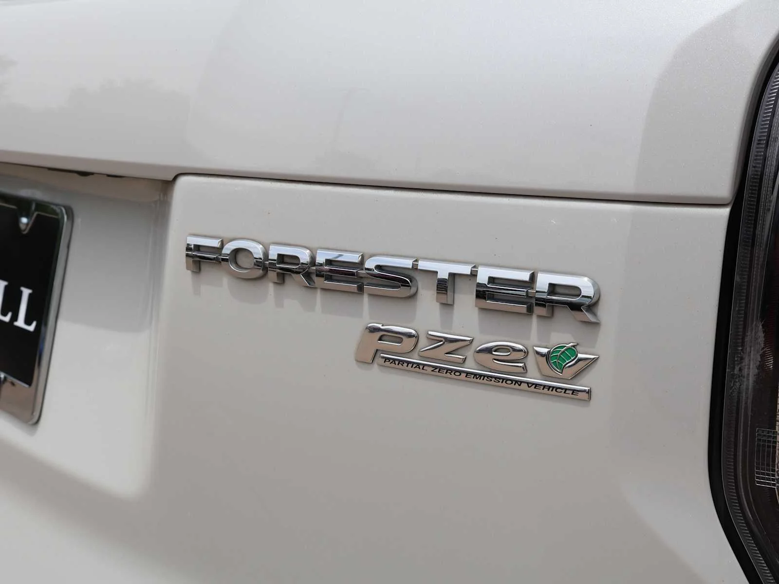 Used 2017 Crystal White Pearl Subaru Touring image 11