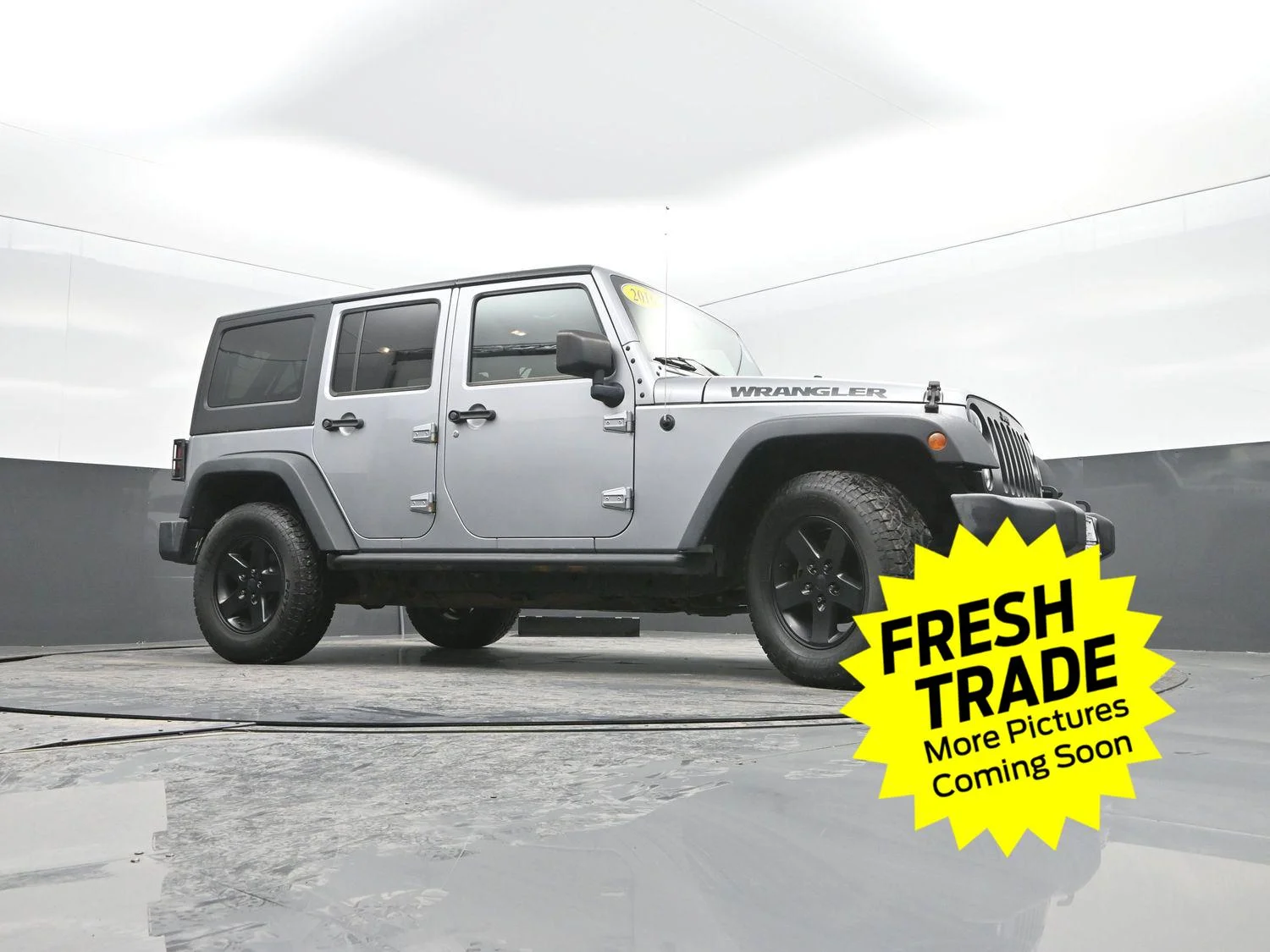 Used 2016 Billet Silver Metallic Clearcoat Jeep Black Bear image 29