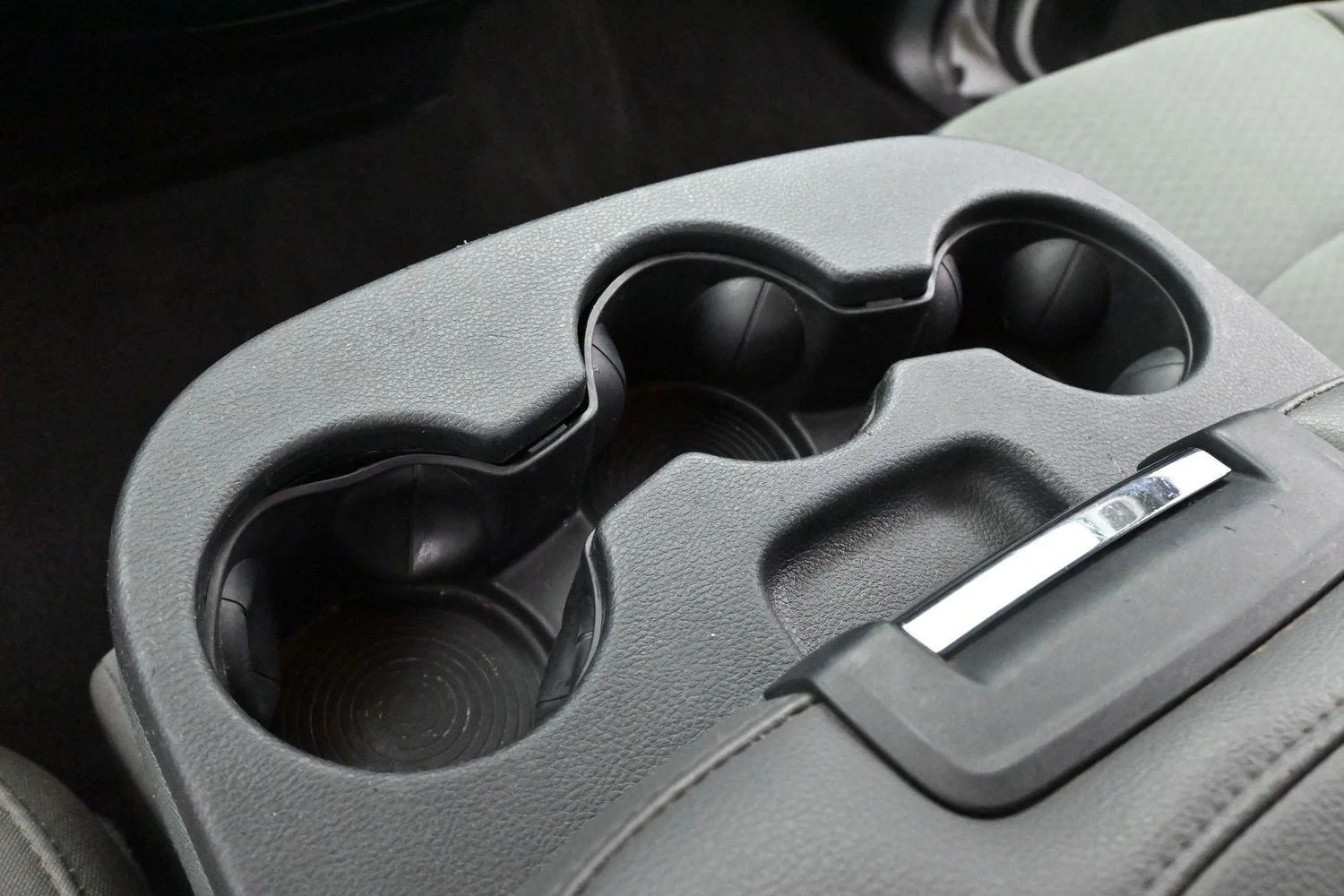 Used 2015 Bright Silver Metallic Clearcoat Ram SLT image 18