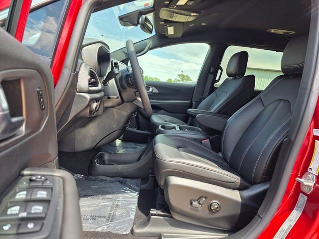 New 2027 Red Hot Pearl-Coat Exterior Paint Chrysler Select image 22