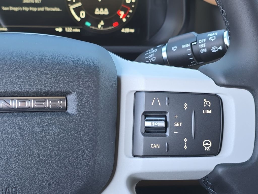 New 2026 Santorini Black LAND ROVER X-Dynamic SE image 18