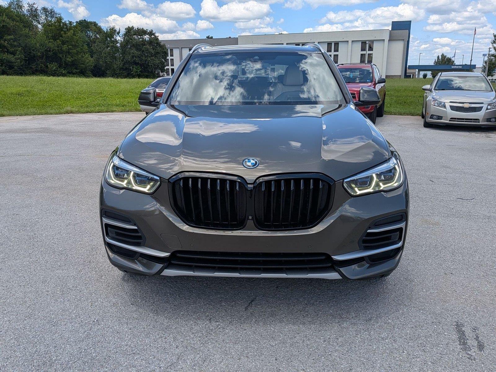 Used 2022 Manhattan Green Metallic BMW xDrive45e image 8