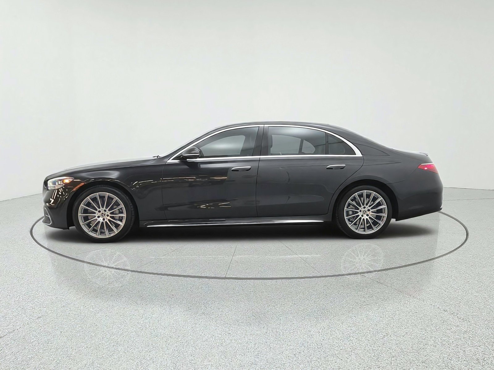 Certified Used 2025 Graphite Grey Metallic Mercedes-Benz S 580 4MATIC® Sedan image 8