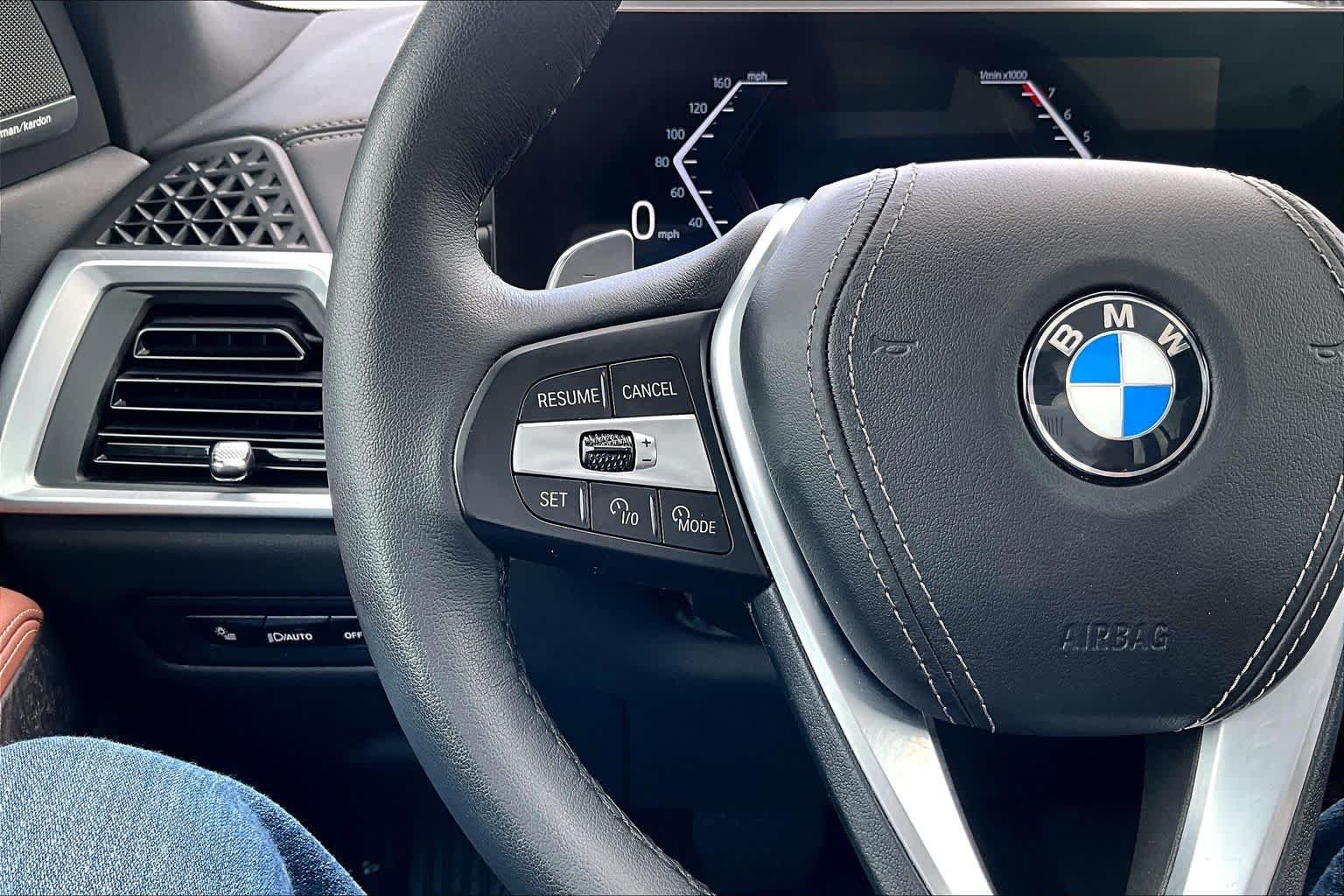 Used 2024 Alpine White BMW xDrive40i image 24