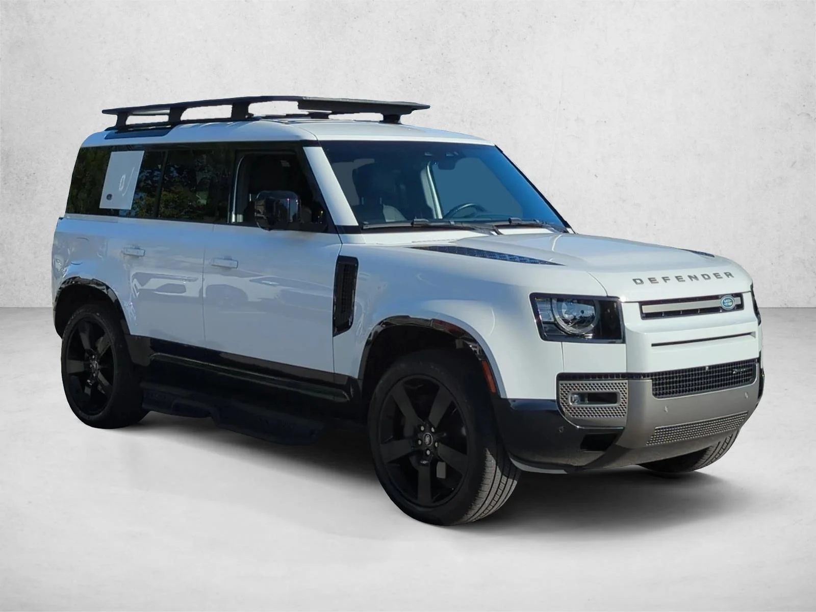 Used 2022 Yulong White Metallic Land Rover X-Dynamic SE image 3