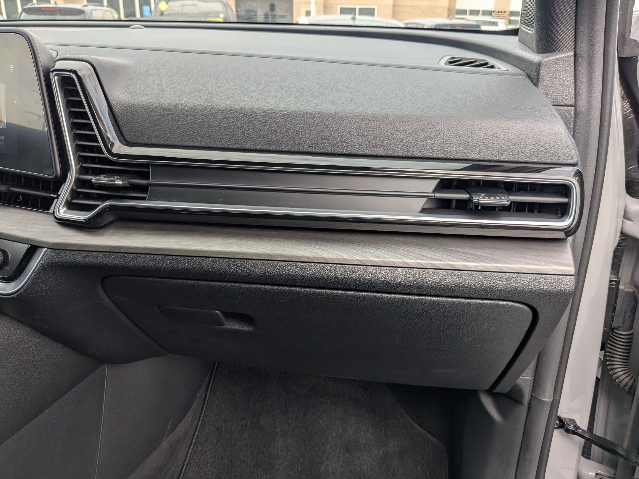 Used 2024 Wolf Gray Kia X-Line image 31