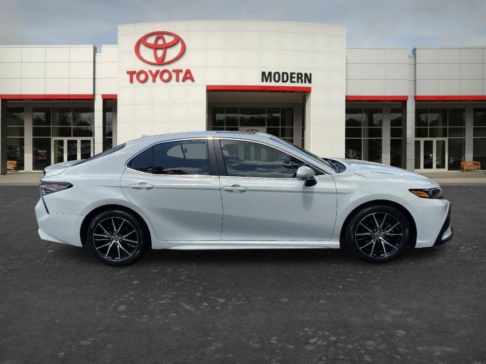 Used 2024 Ice Toyota SE image 4