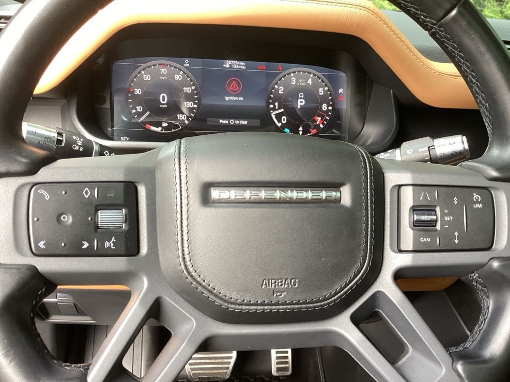 Used 2022  Land Rover X image 21