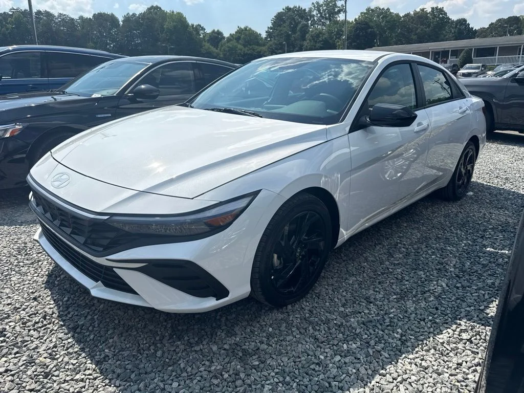 Used 2026 White Hyundai SEL Sport image 1