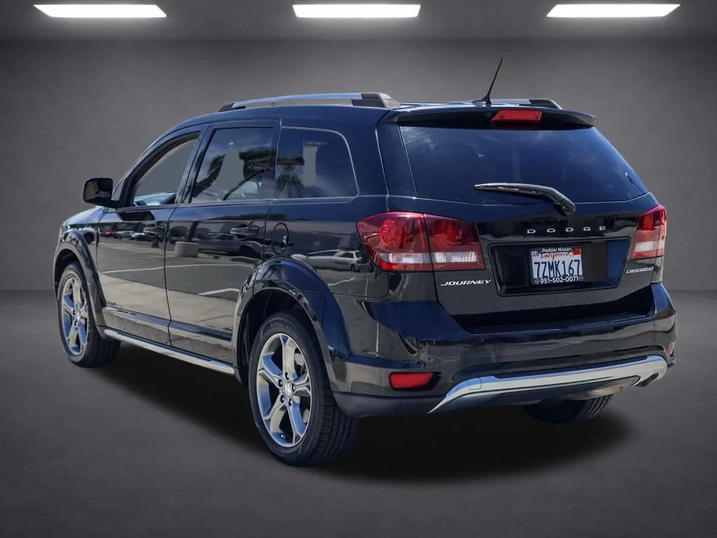 Used 2017 Black Dodge Crossroad image 5