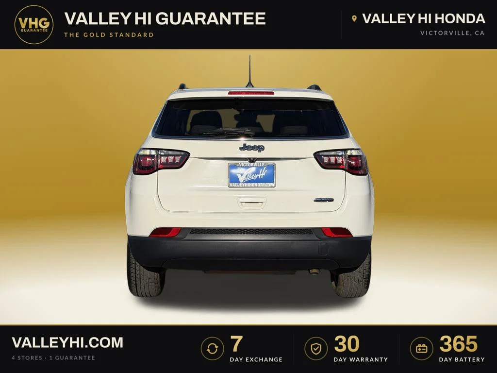 Used 2019 White Jeep Latitude image 7