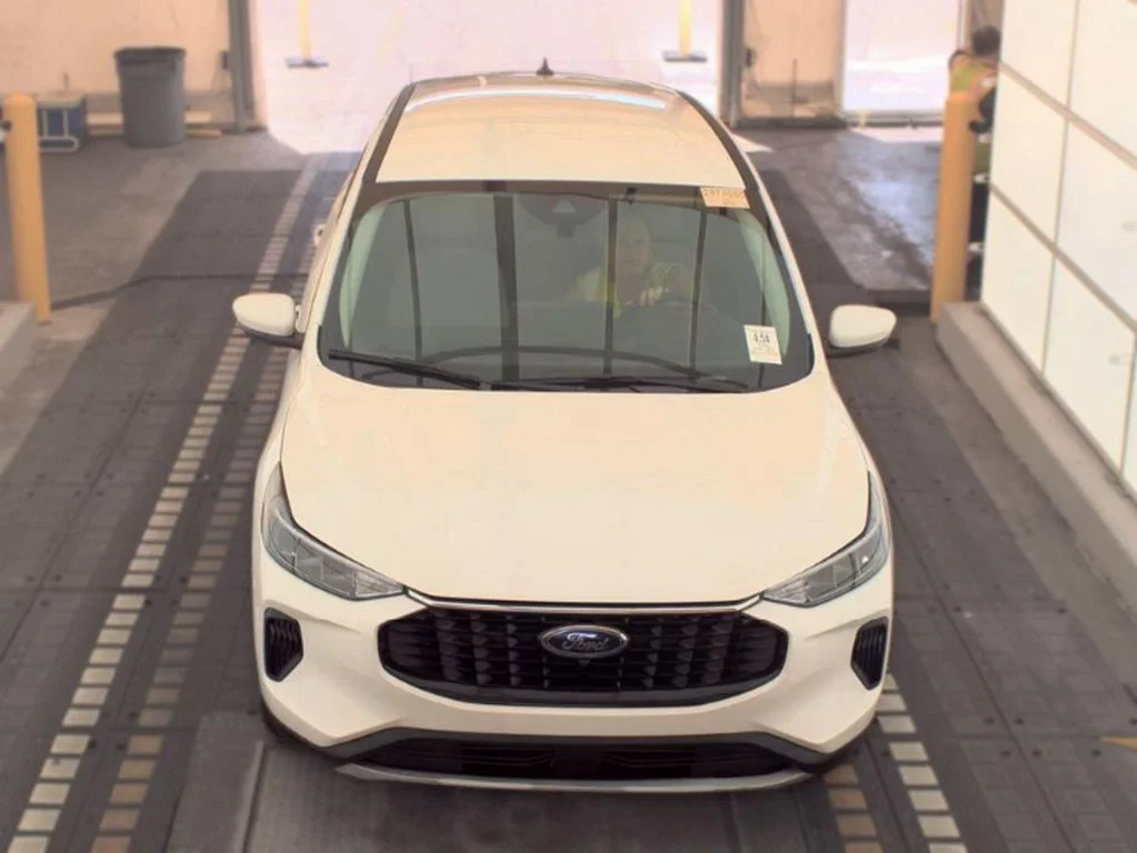 Used 2023 White Metallic Ford Active image 3