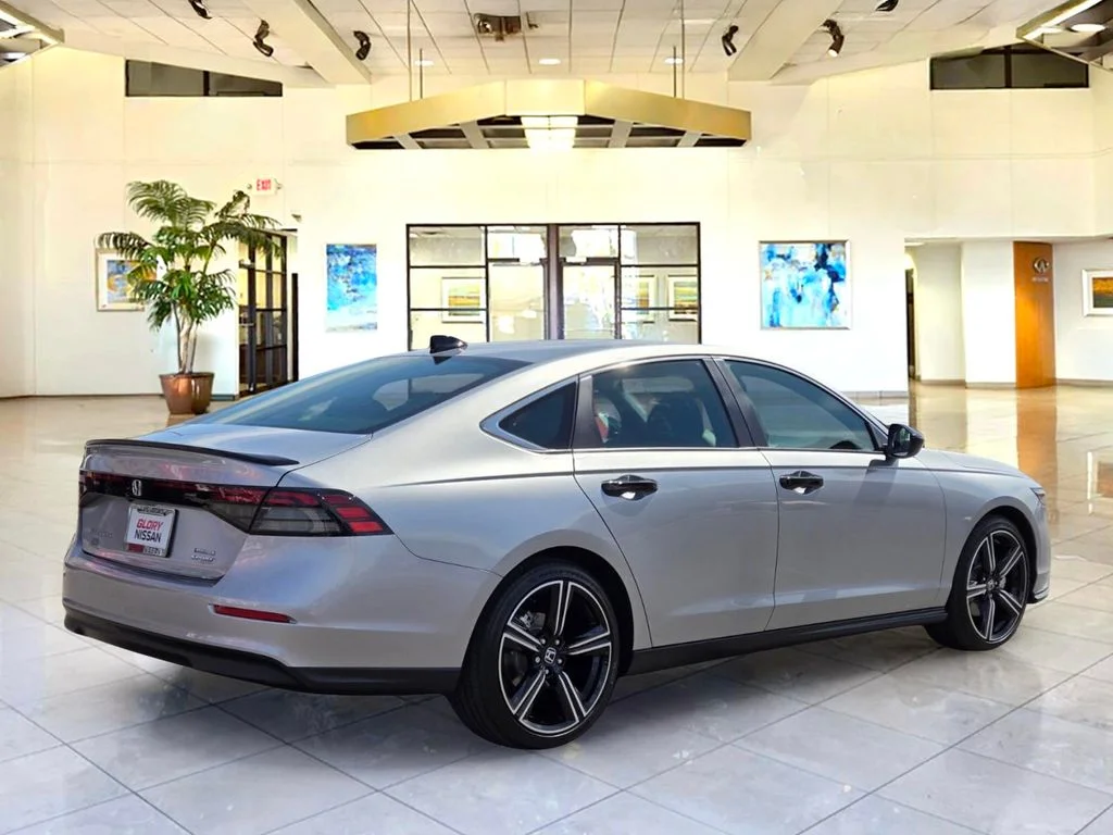 Used 2025  Honda Sport image 5