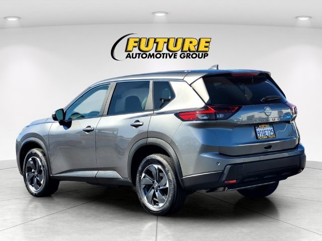 Used 2025 Gray Nissan SV image 6