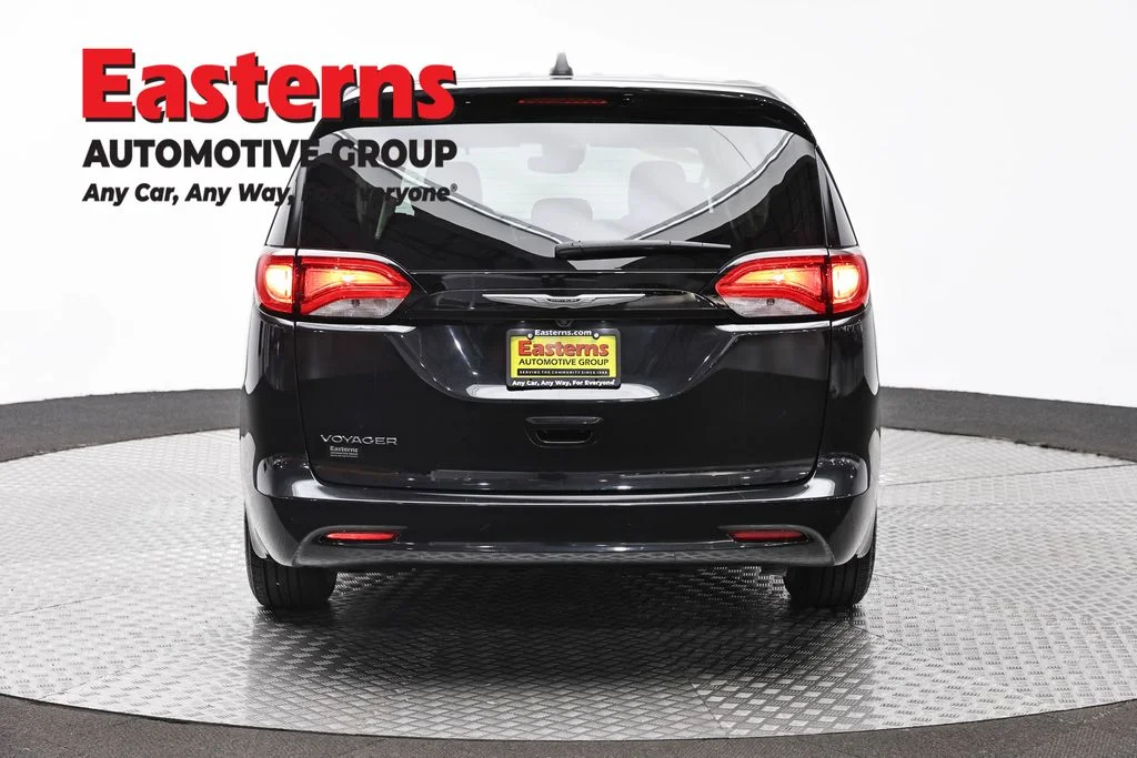 Used 2024 Black Chrysler LX image 6