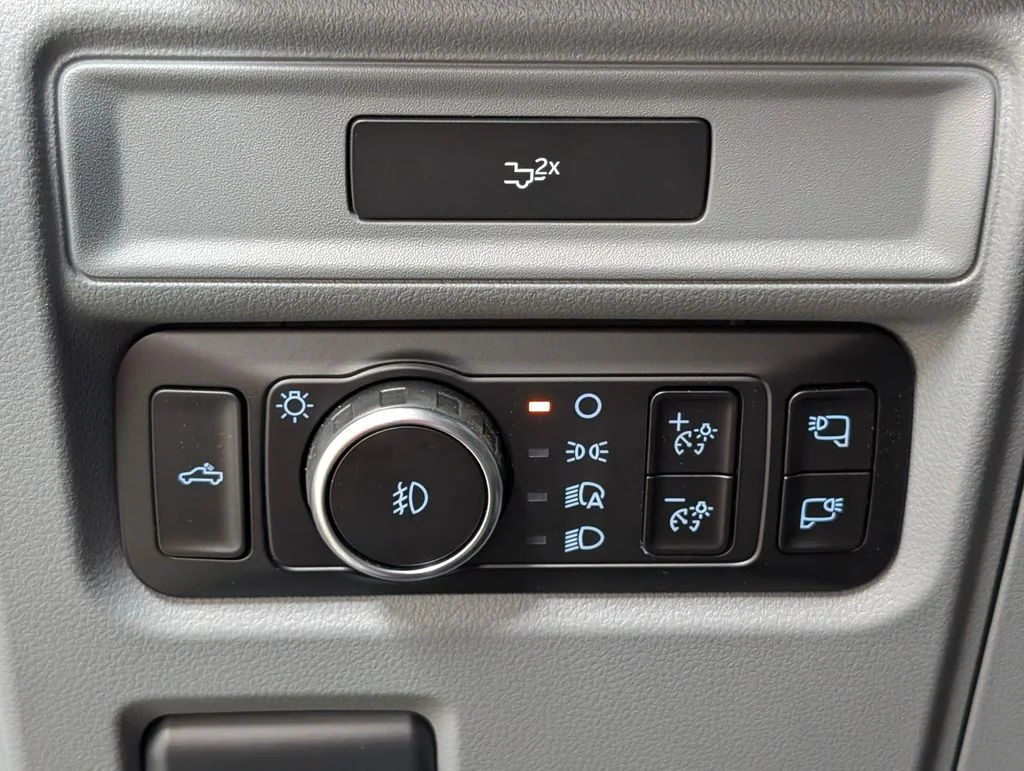 New 2026 Oxford White Ford XLT image 14