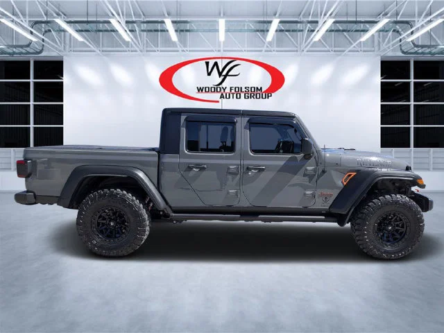 Used 2023 Gray Jeep Mojave image 2