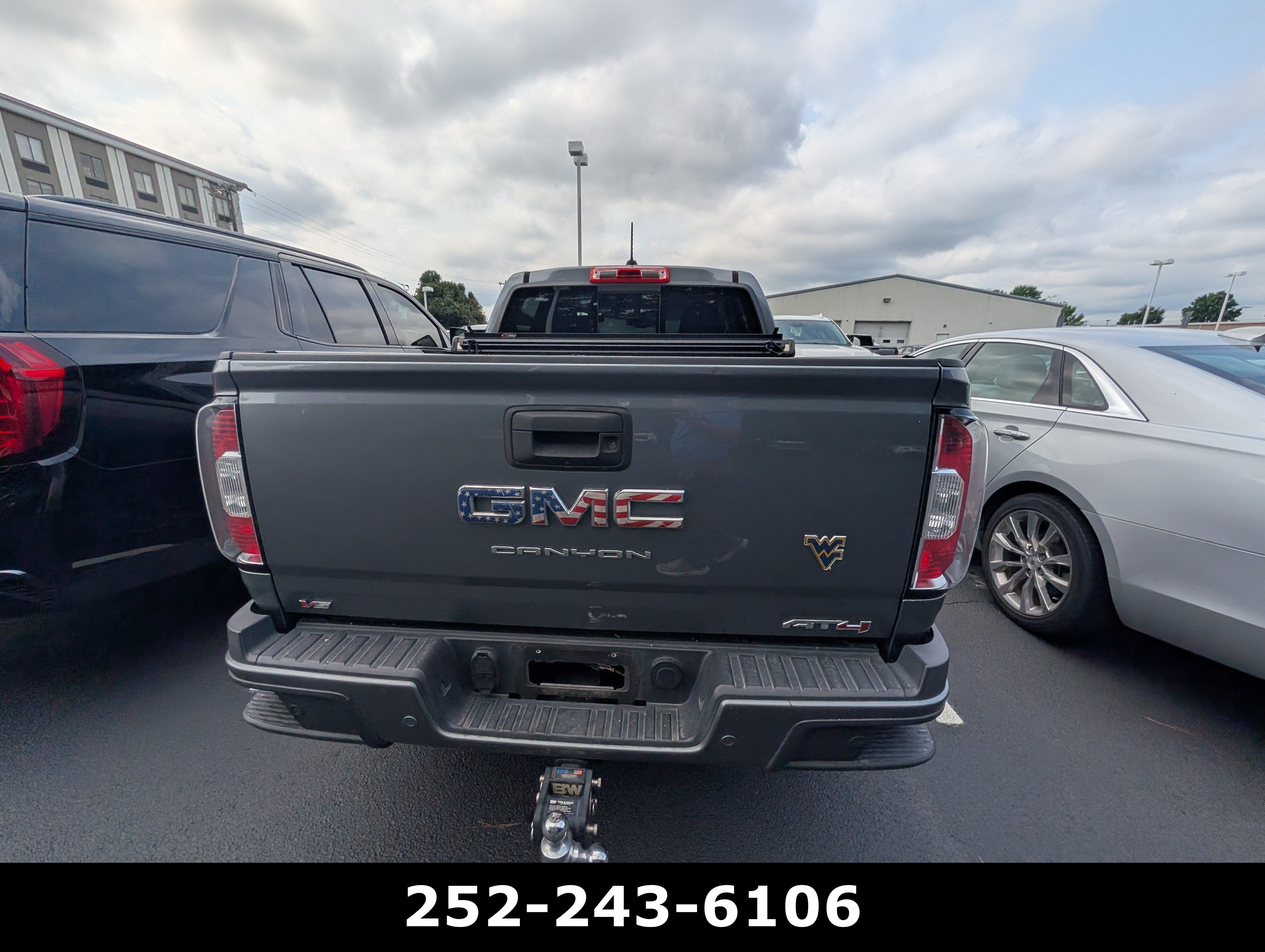 Used 2022 Satin Steel Metallic GMC 4WD AT4 w/Leather image 4