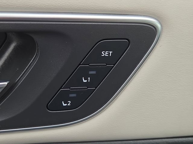 Used 2021 Pearl White Nissan SL image 12