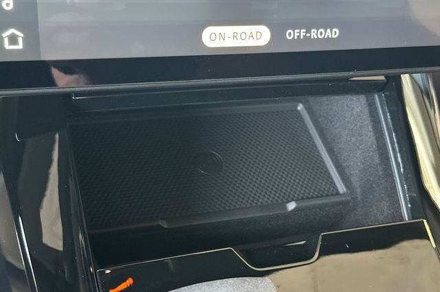 New 2026 Carpathian Grey Land Rover Dynamic SE image 20