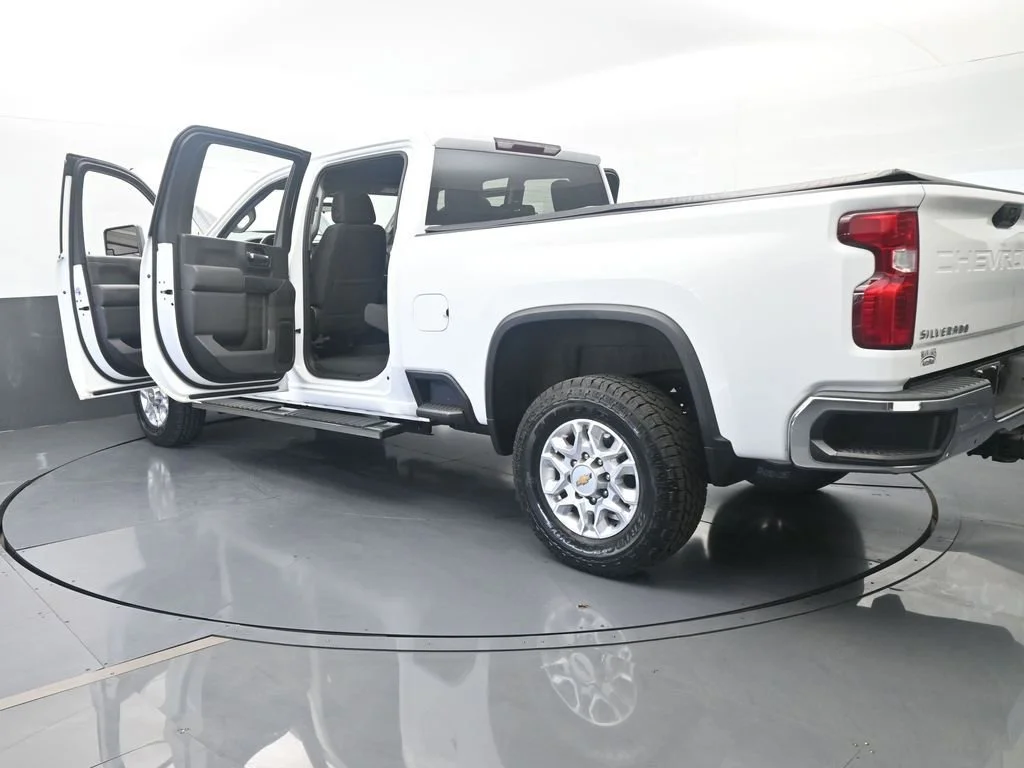 Used 2022 Summit White Chevrolet LT image 70