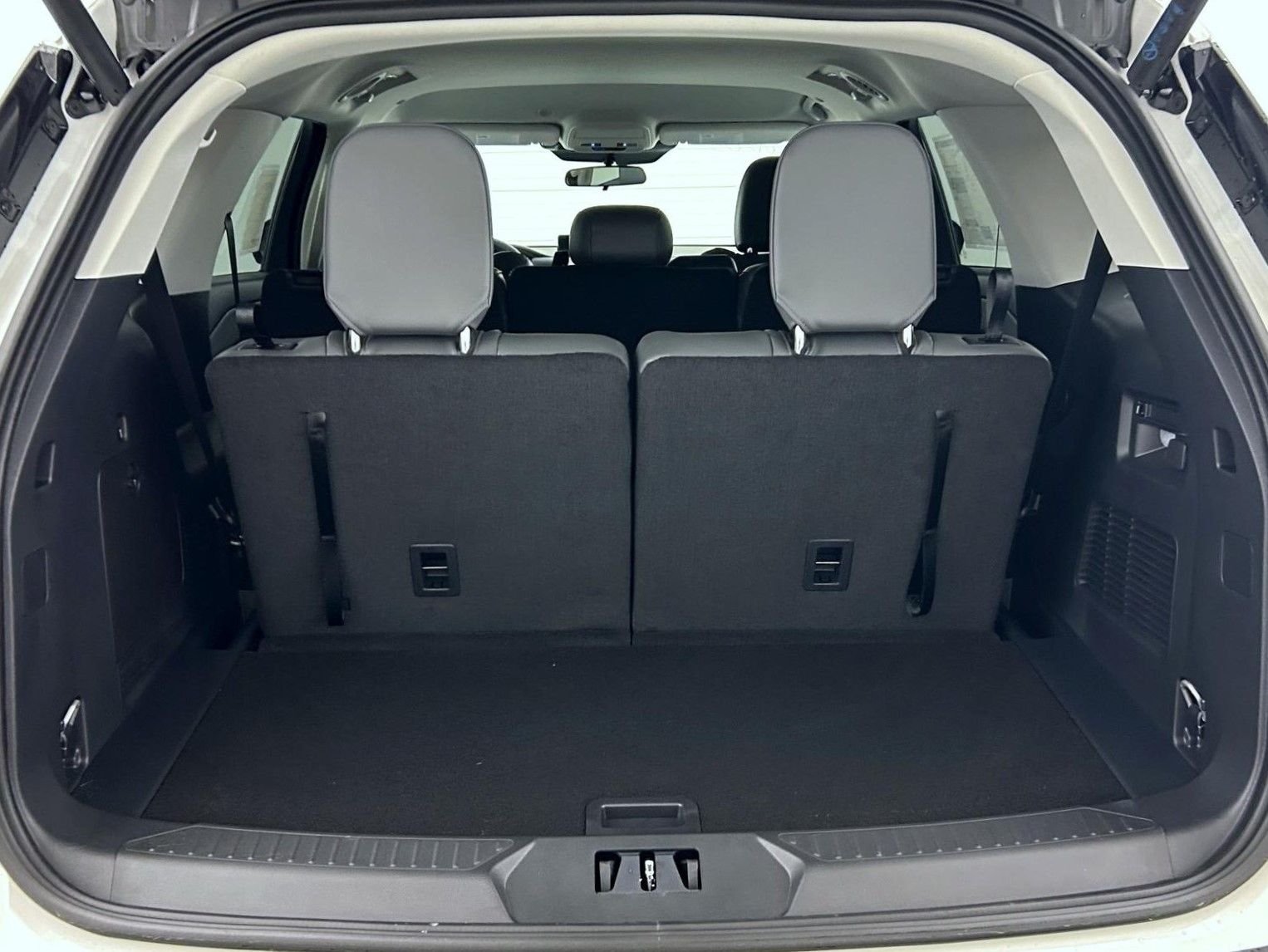 New 2026 Star White Metallic Tri-Coat Ford Active image 24