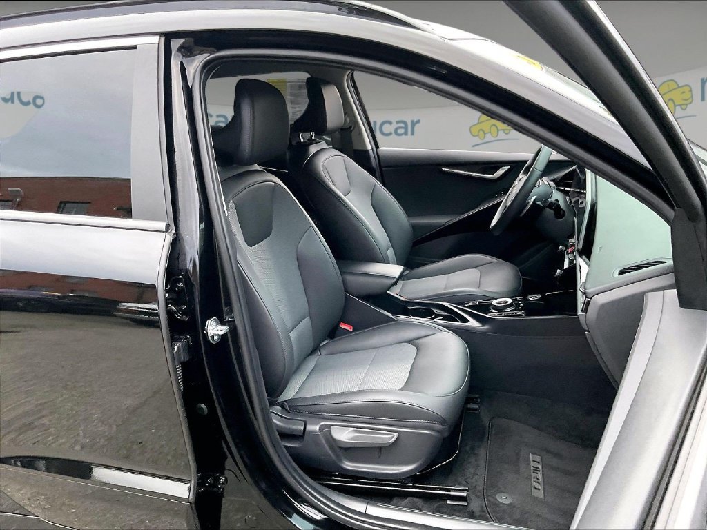 Used 2025 Black Kia Wind image 11