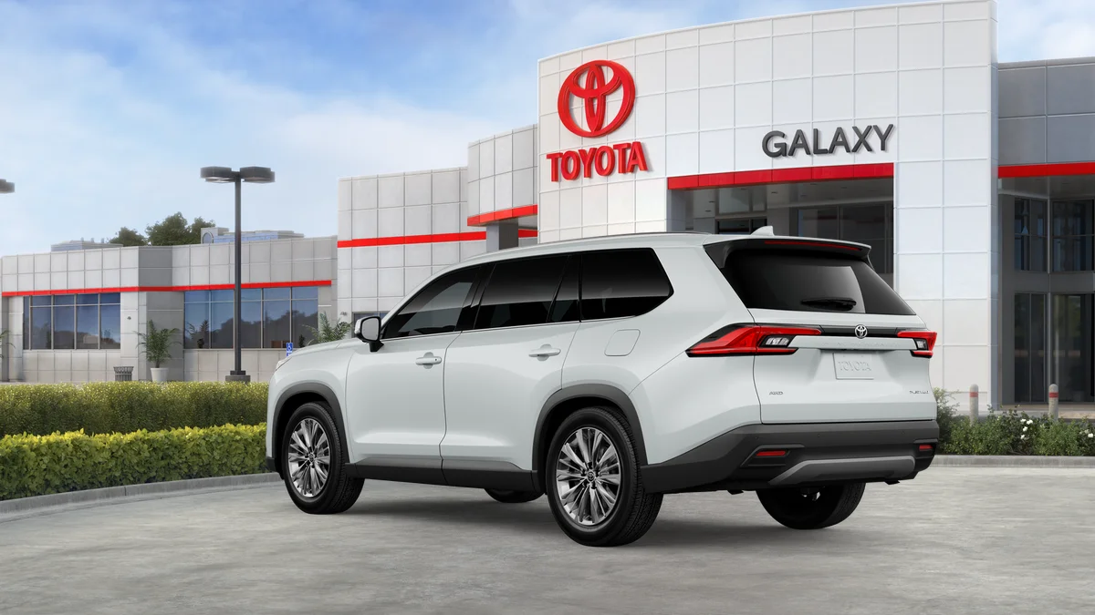 New 2026 Wind Chill Pearl Toyota Platinum image 6