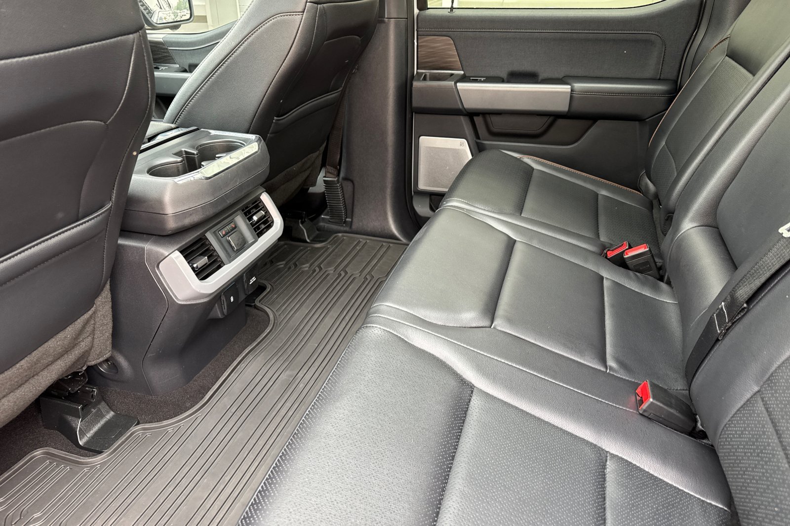 Used 2024 Avalanche Ford LARIAT image 12