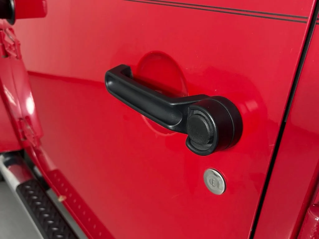 Used 2013 Red Jeep Sahara image 15