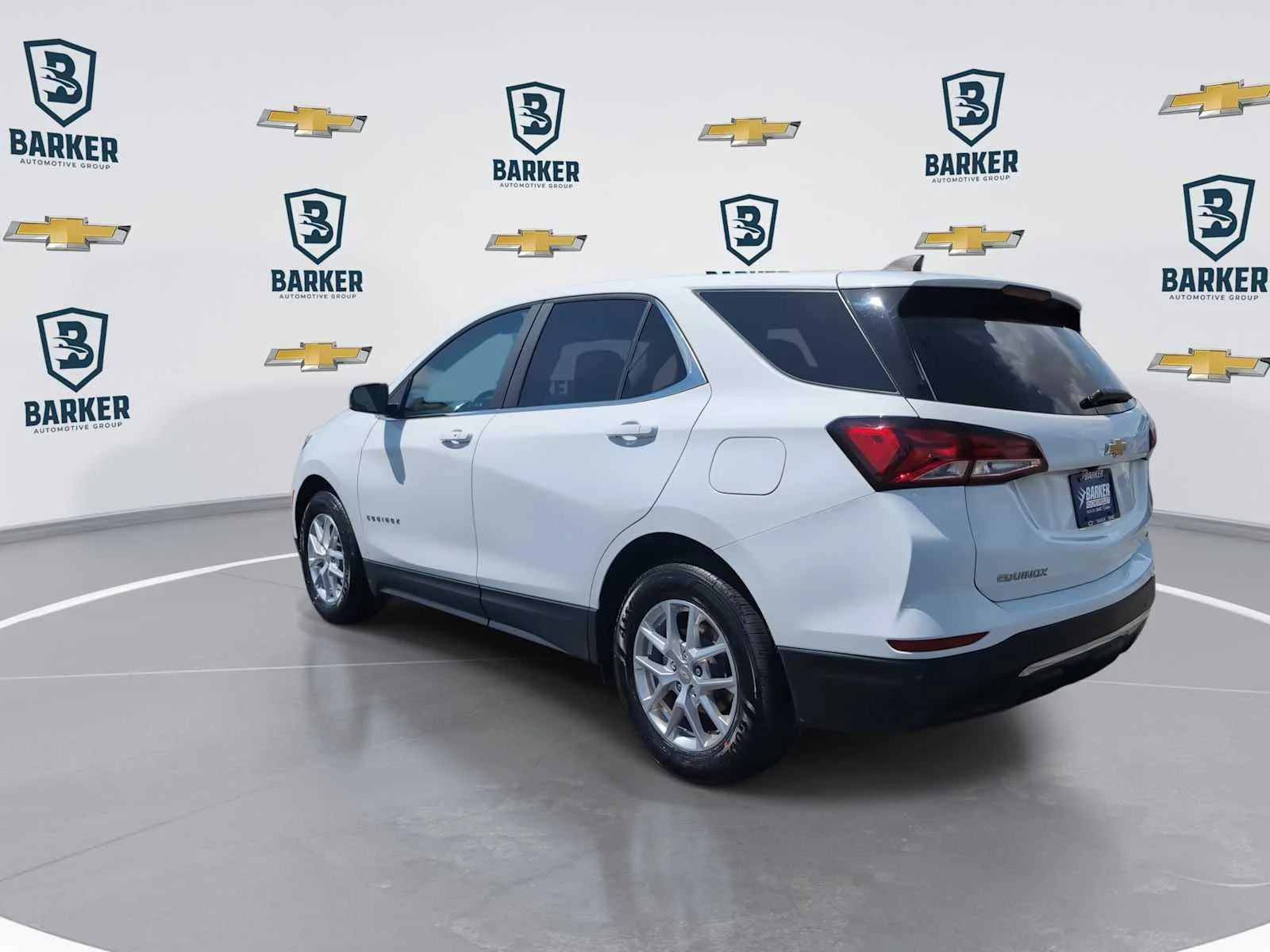 Used 2024 Summit White Chevrolet LT image 6
