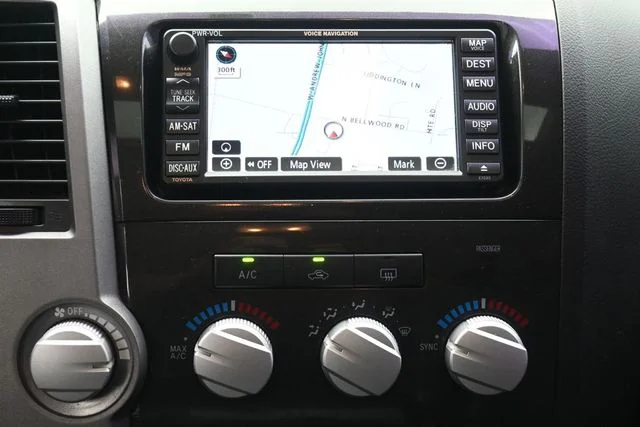 Used 2011 White Toyota Grade image 20