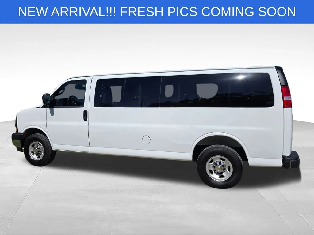 Used 2025 Summit White Chevrolet 1LT image 4