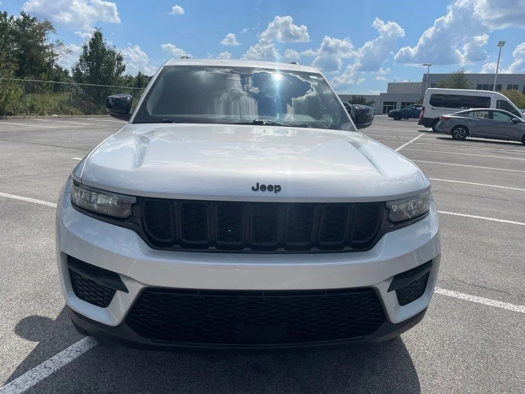 Used 2025 Silver Jeep Altitude image 8