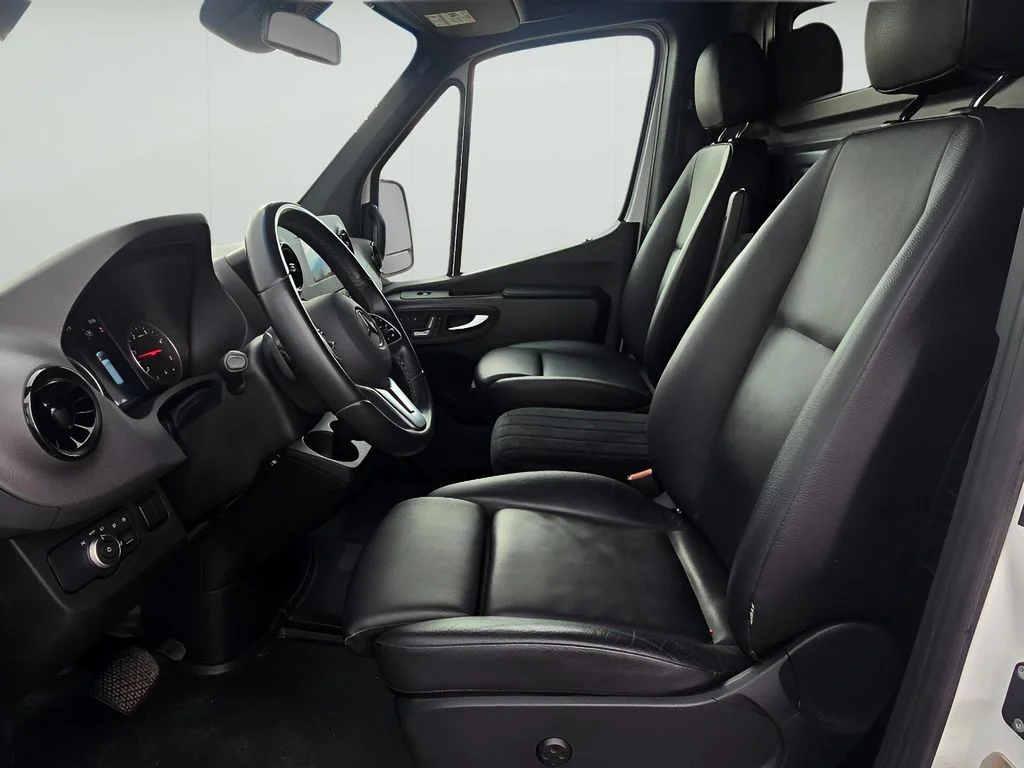 Used 2022 Arctic White Mercedes-Benz High Roof V6 image 30