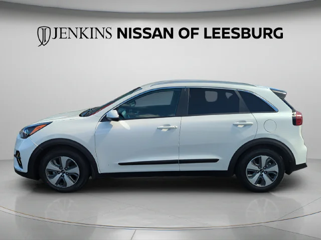 Used 2020 White Kia LX image 11