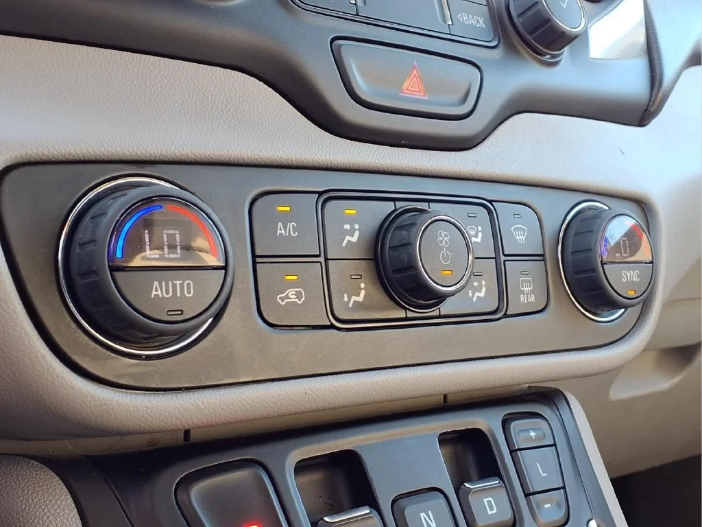 Used 2020 White GMC SLT image 19