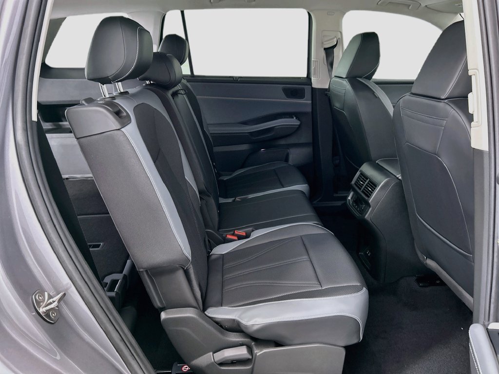 New 2027 Silver Volkswagen SE w/Technology image 20