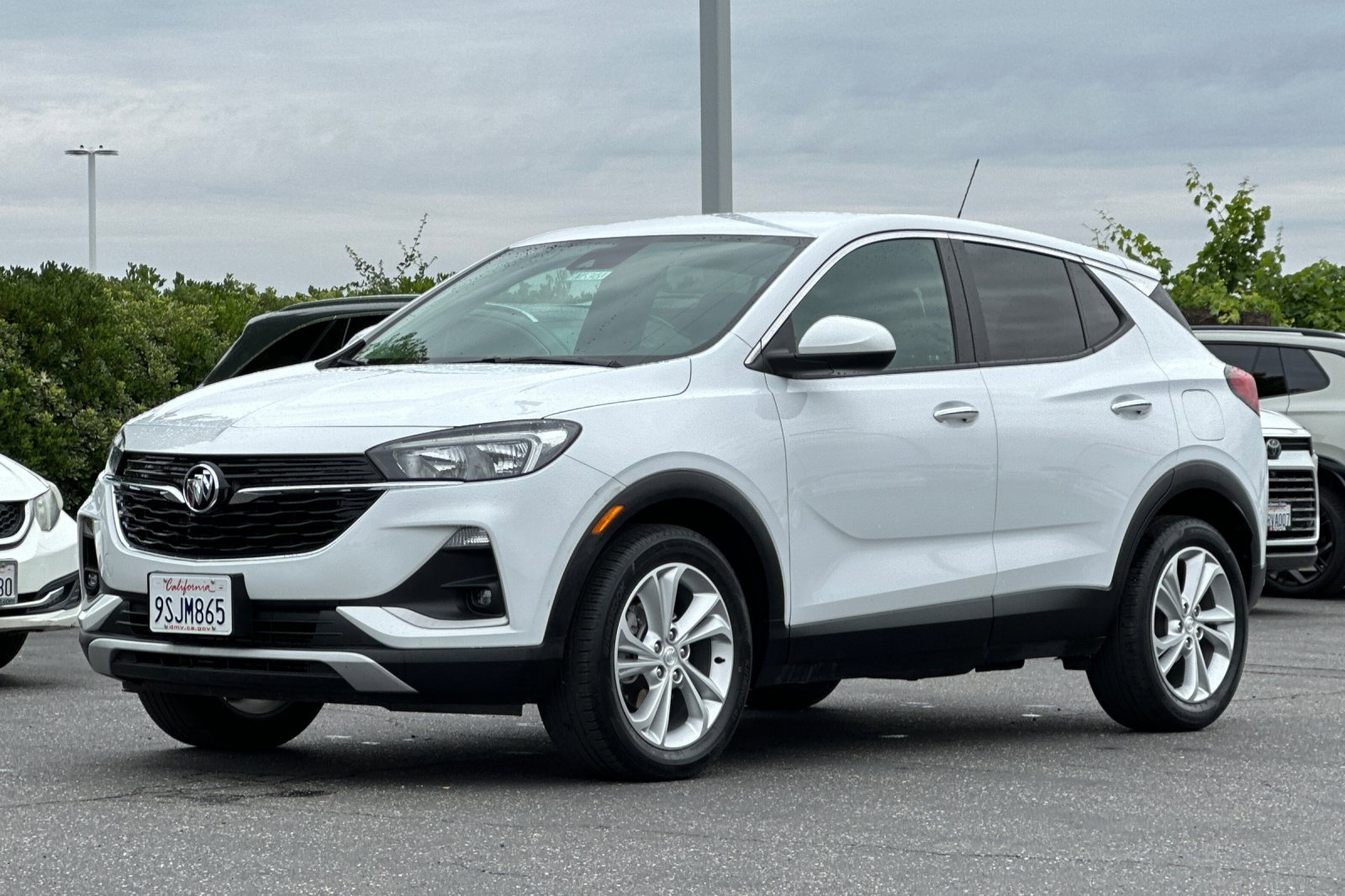 Used 2021 Summit White Buick Preferred image 8
