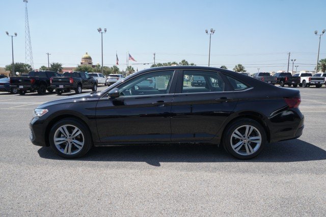 Used 2024  Volkswagen SE image 9