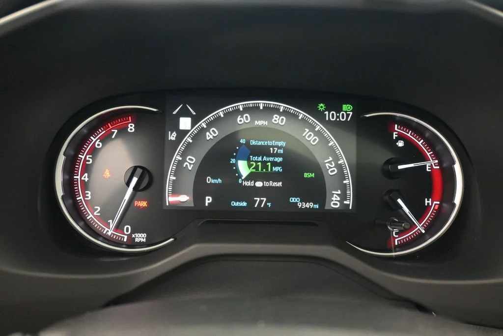 Used 2025 White Toyota XLE Premium image 25