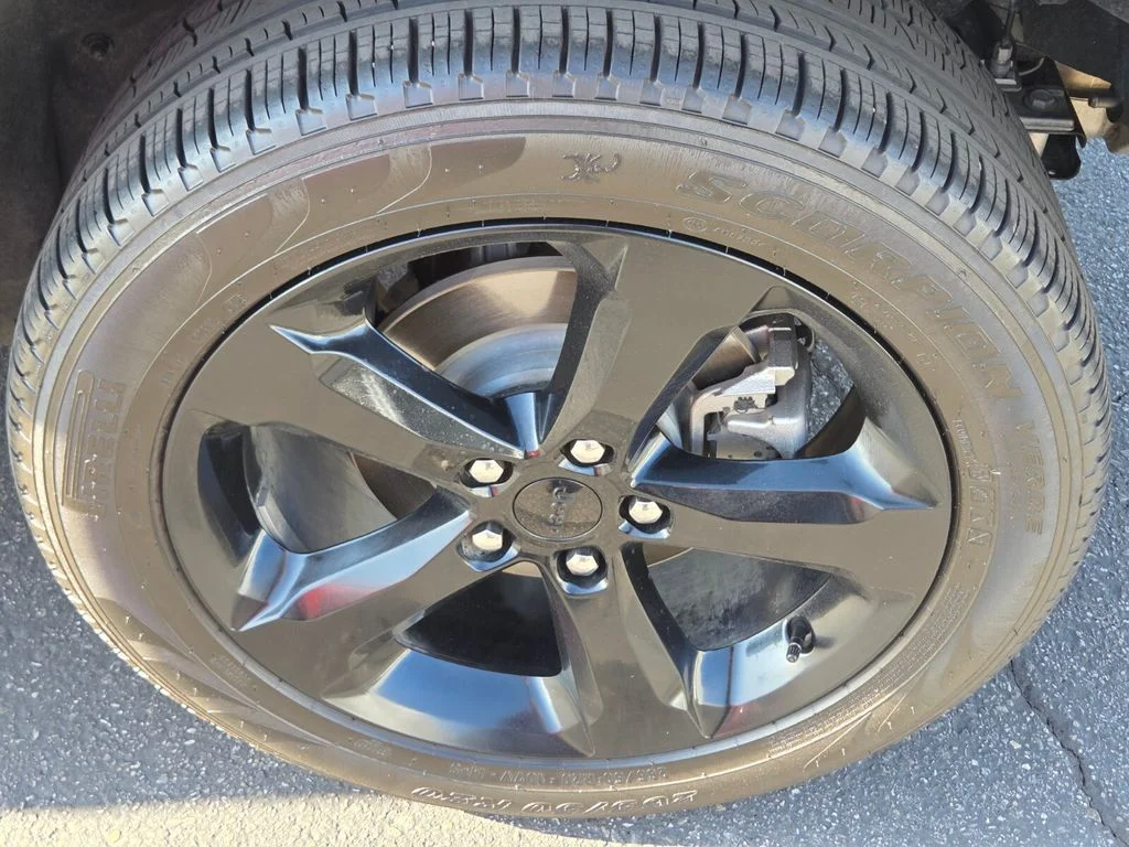 Used 2025 Gray Jeep Limited image 11