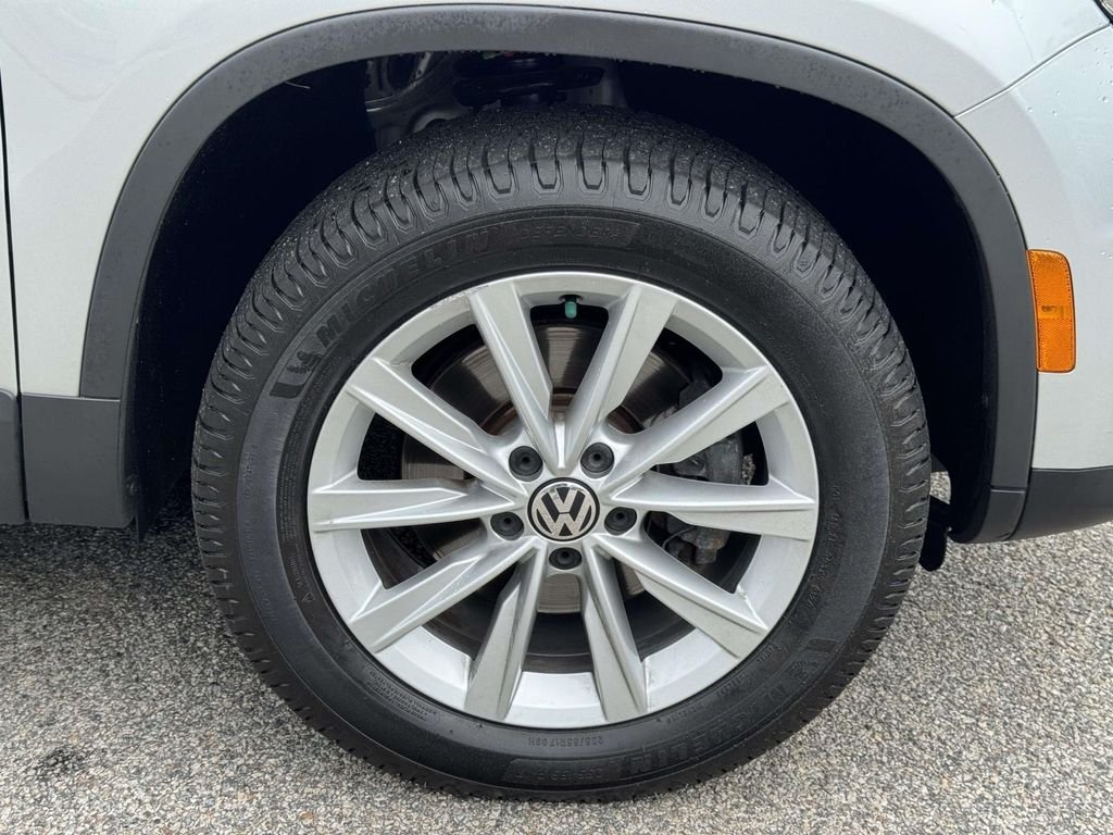 Used 2018 Silver Volkswagen 2.0T image 26