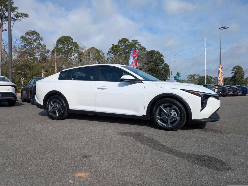 New 2026 Snow White Pearl Kia LXS image 2