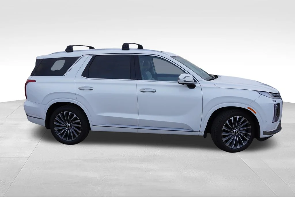 Used 2023 Hyper White Hyundai Calligraphy image 2