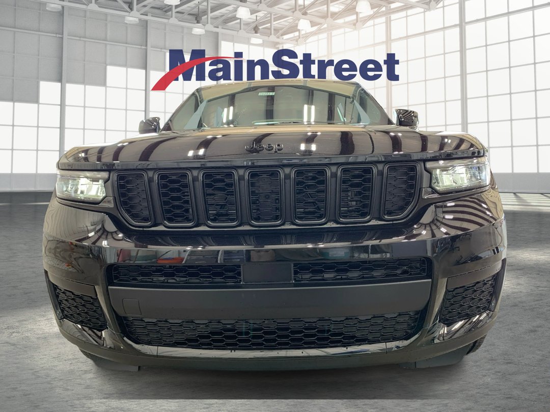 New 2025 Diamond Black Crystal Pearl-Coat Exterior Paint Jeep Altitude X image 8