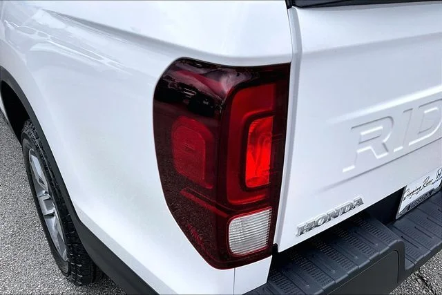 New 2026 Platinum White Pearl Honda RTL image 14